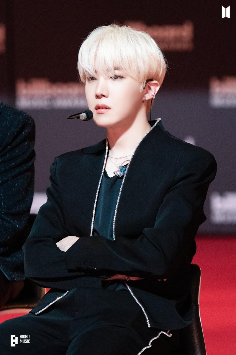 hanpanm7n's tweet image. I can’t pinpoint the moment I truly fell in love with this man, but I haven’t looked back since ♥️

#jhopeday #streamjitb