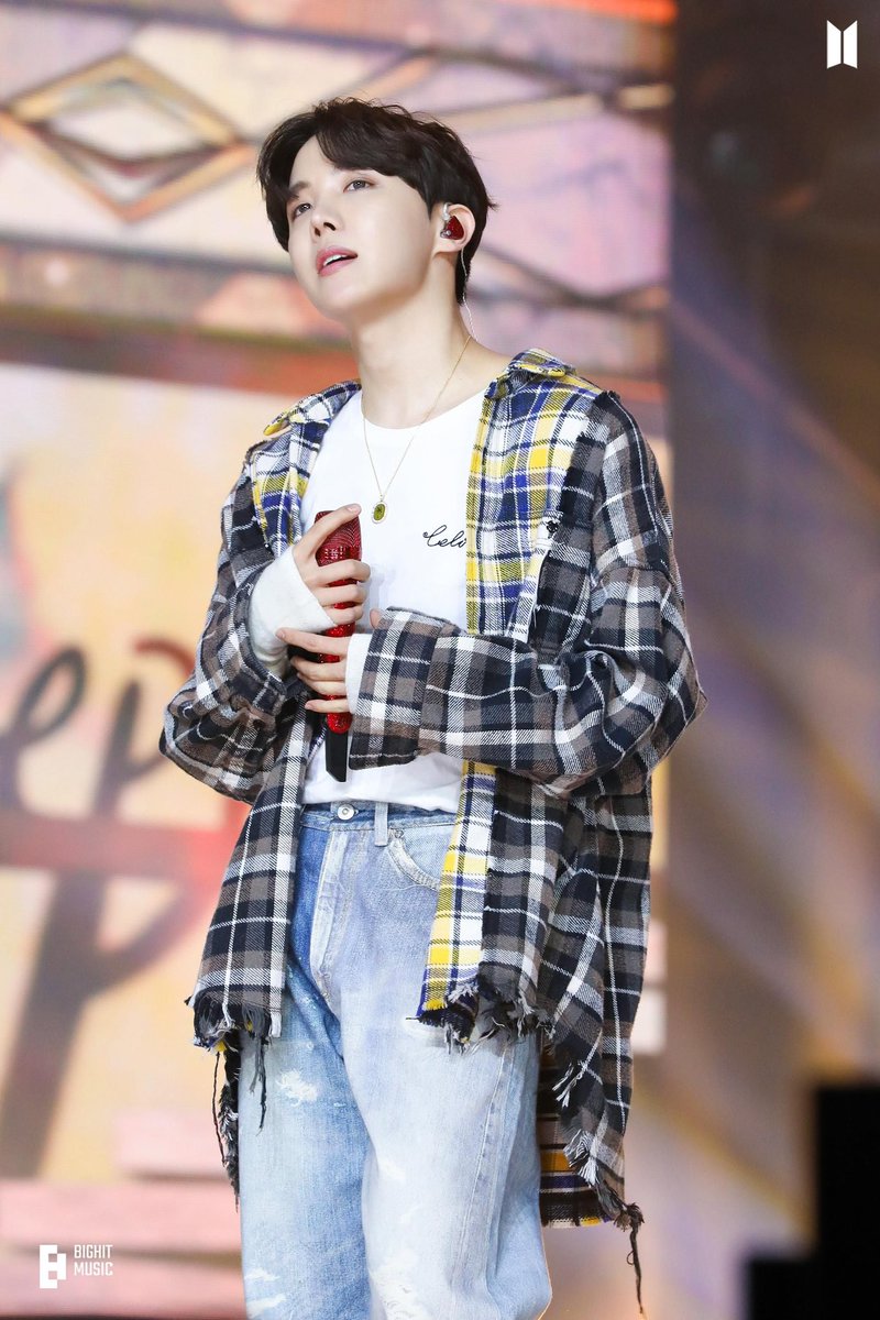 hanpanm7n's tweet image. I can’t pinpoint the moment I truly fell in love with this man, but I haven’t looked back since ♥️

#jhopeday #streamjitb
