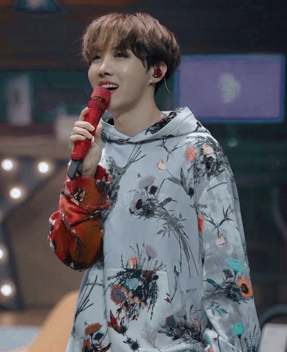 hanpanm7n's tweet image. I can’t pinpoint the moment I truly fell in love with this man, but I haven’t looked back since ♥️

#jhopeday #streamjitb