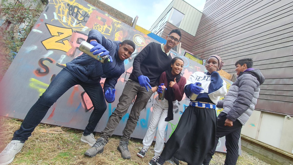 uvartscic's tweet photo. Brilliant day at the The Playhouse working with young people from #Belfast and #Stabane to help pass on the skills of #StreetArt and #AerosolArt and ideation of future #Murals in those areas!! https://t.co/ACfQgiTN9c