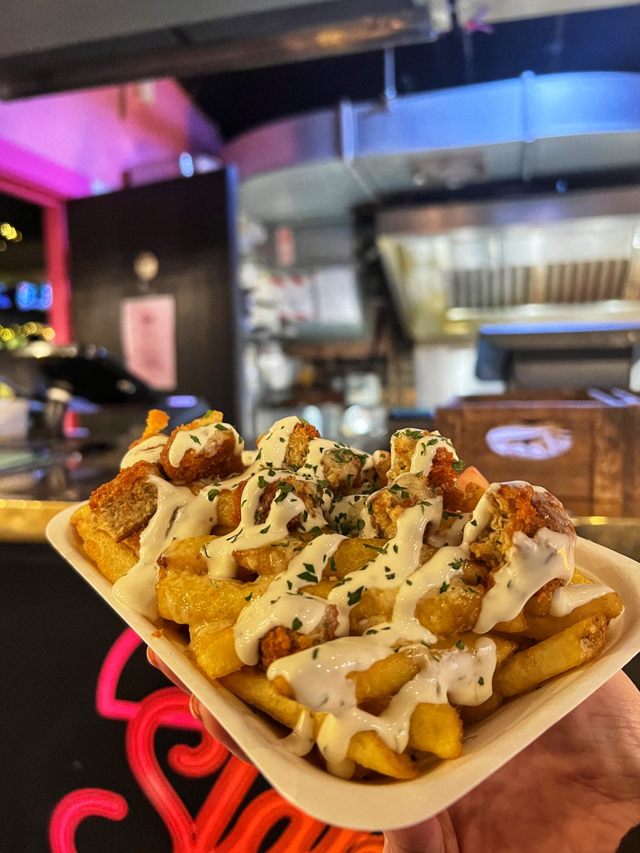 TheHootLeeds's tweet photo. Missed @slapandpickles in the city centre? 🍔

You can now grab your loaded fries (and burger) fix over in Chapel Allerton at Black Sheep Tap &amp; Kitchen!🙌

📍Where to find them: 16/18 Stainbeck Lane, LS7 3QY

#leeds #chapelallerton https://t.co/Y6XYvJeM6y
