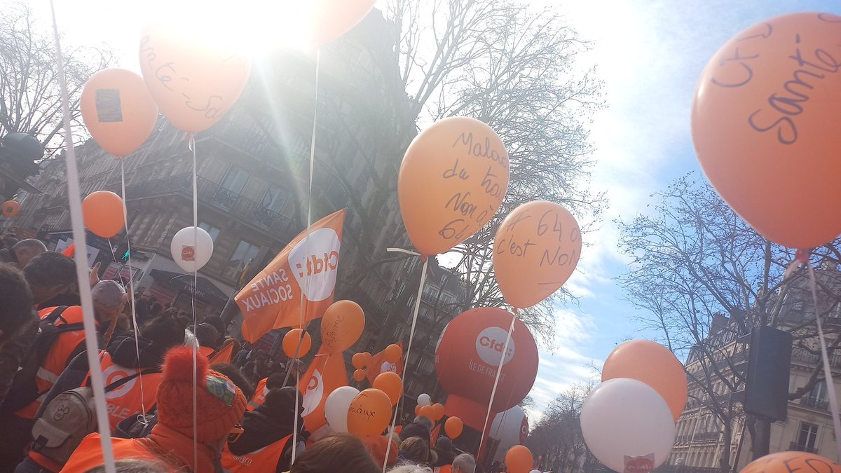 CfdtsiegeEdf's tweet photo. On est bien à #Paris, il fait beau, belle journée pour dire que #64ansCestNon ! 
@CFDT @cfdt_up_mediter @CFDTENEDIS @CFDT_IDF @CfdtChinon https://t.co/YjWN14ztPc