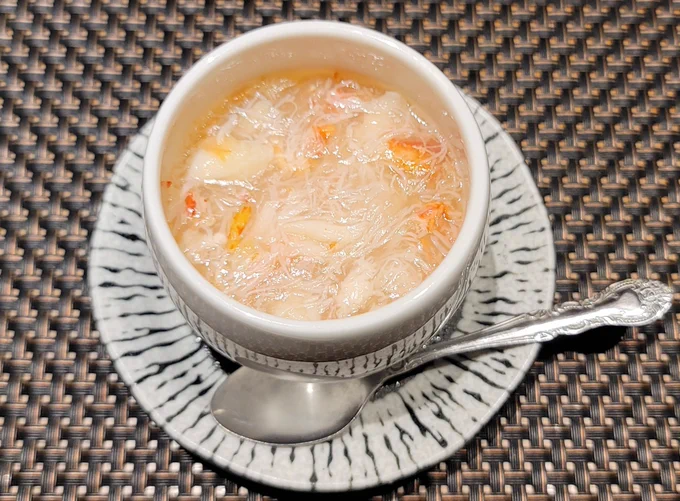 白子お吸い物、カニ茶碗蒸し、あわび寿司、海老寿司。 