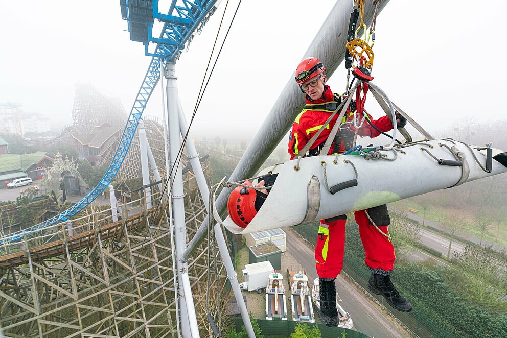 Mackadam_EPinfo's tweet image. Les sauveteurs de Karlsruhe prennent de la hauteur à #EuropaPark.

Les sauveteurs de Karlsruhe ce son entraîné sur le #BlueFire et #Wodan, avec le soutien des pompiers d'Europa-Park pour s'essayer à différentes techniques de sauvetage spécial.