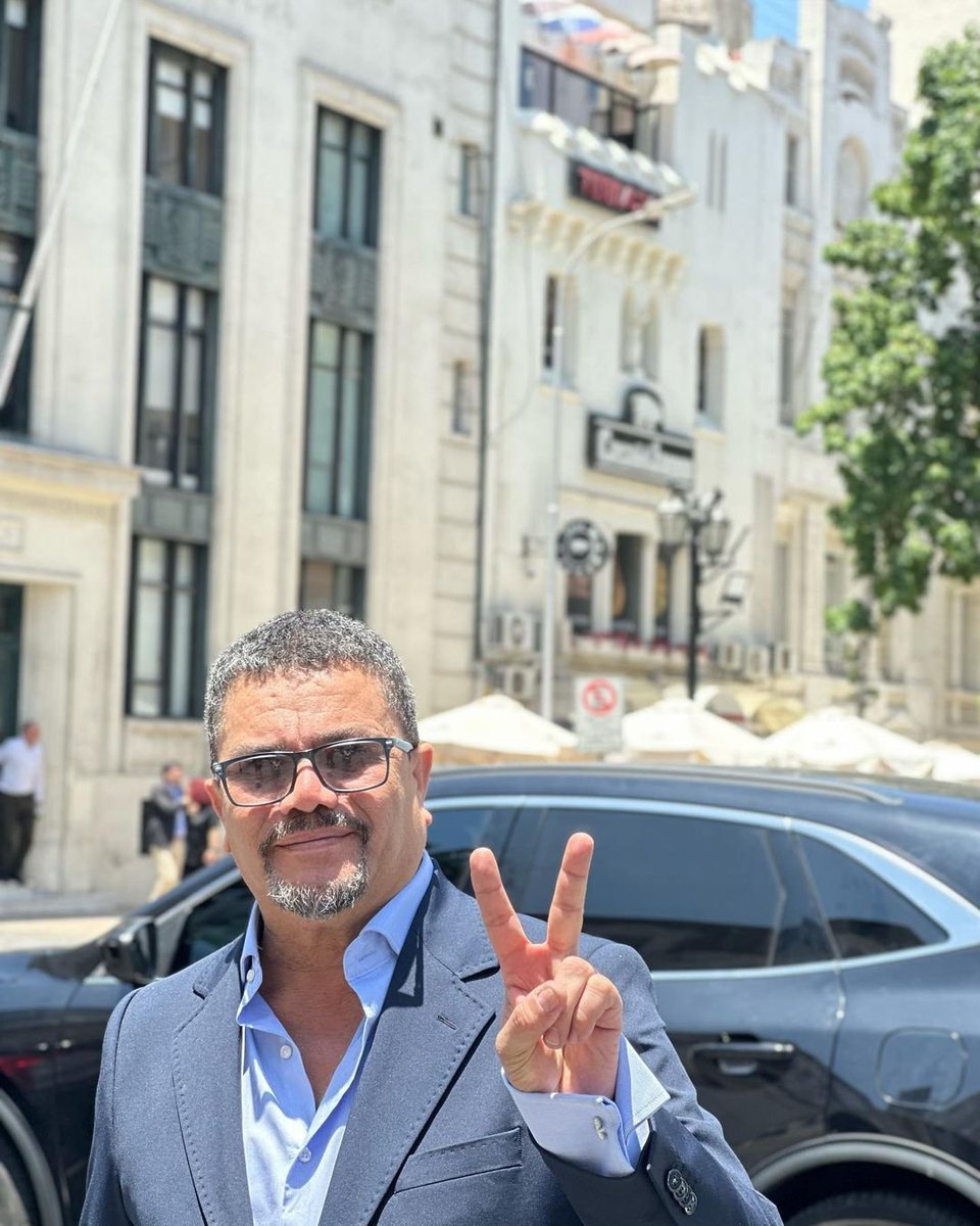 webnotitarde's tweet photo. #Venezuela | El presidente de Datanálisis, Luis Vicente León, precisó que Benjamín Rausseo, encabeza las #encuestas ante las elecciones primarias de la oposición para las Presidenciales de 2024.

"Es la imagen del ‘outsider’ porque no es un político tradicional» Afirmó León. https://t.co/hXtAOlyTmi
