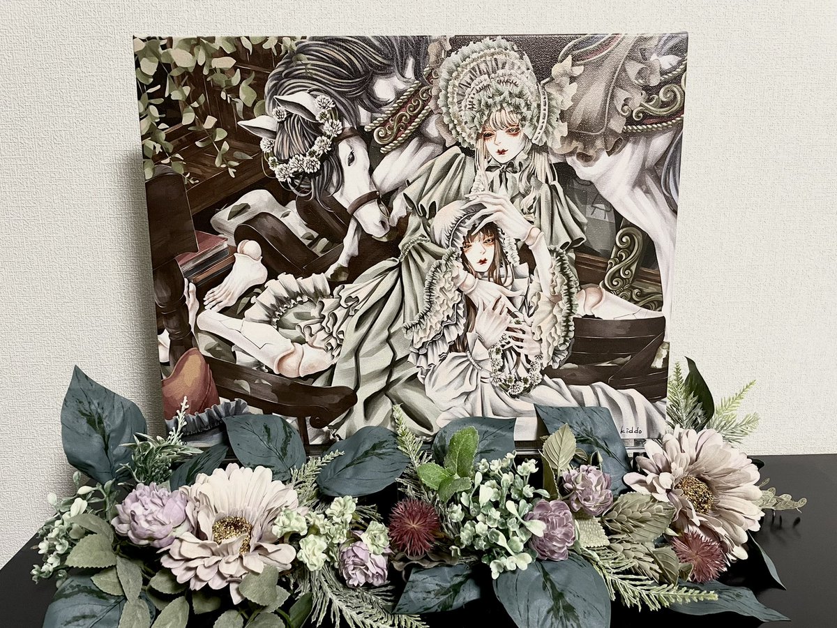 teto_teto1023's tweet photo. 私の最推し絵師様kiddoさん（@kid16523）の初展示会出展作品『omoide』をお迎えさせて頂きました🖼
かれこれ2���間程､予定していた装飾の位置変えたり作り直したりと悩みなんとか飾り付け終わりました✨
本当に本当に大好きな絵師様なので､新たに作品をお迎え出来たのが嬉し過ぎて胸がいっぱい…💕 https://t.co/yIwHADlL7l