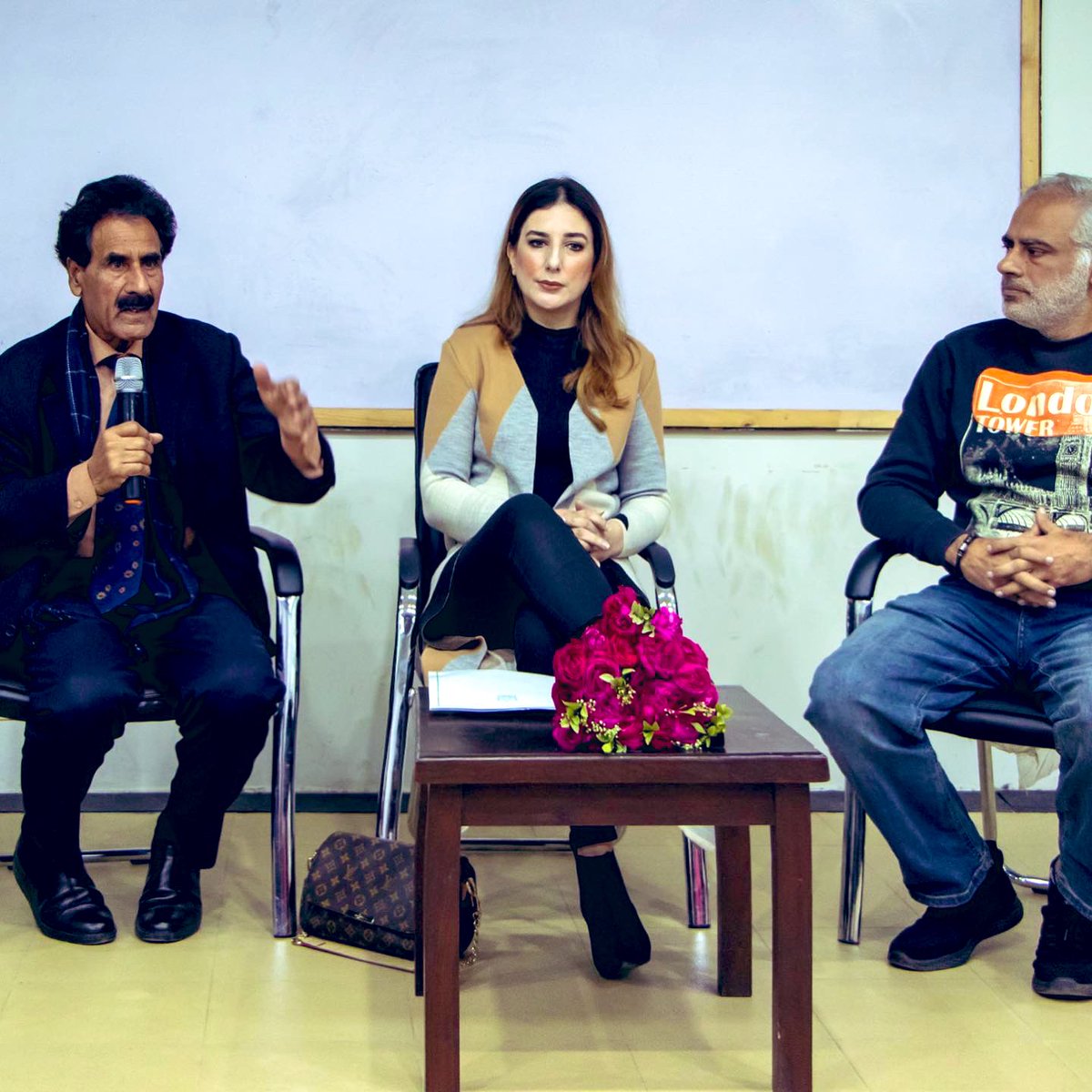 ayeshamwattoo's tweet photo. It was an honour to be guest speaker at University of Lahore on #WorldRadioDay2023 to discuss the theme of this year by #UNESCO which was #RadioForPeace . That how radio can contribute in peace building .
@UNESCO @UNinPak @UN https://t.co/DSCS6IBCTi