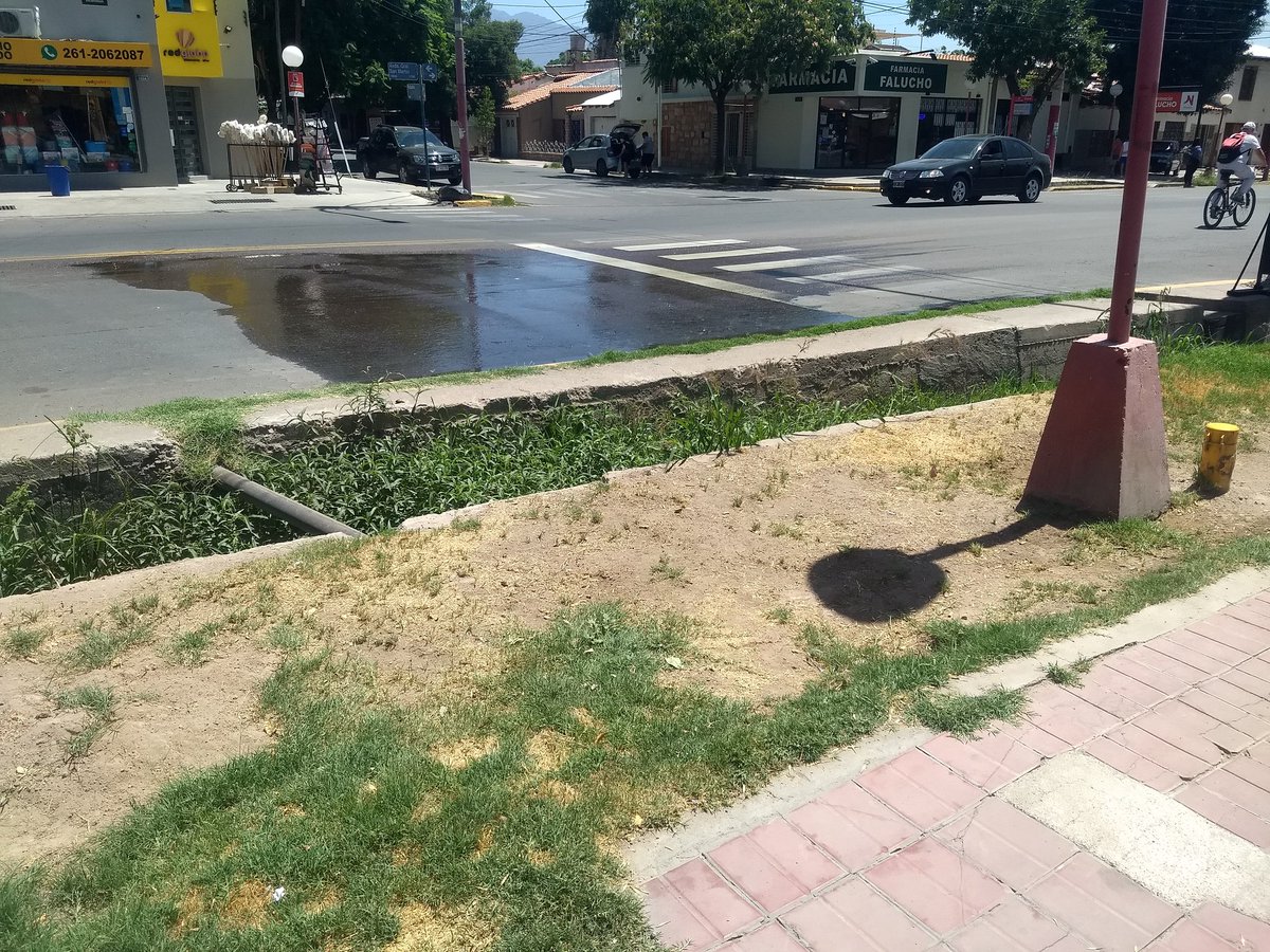 010_sho's tweet photo. Cliente 07300324760000, reclamo antes el @EPASMza N° 2023000366, a ver si arreglan el suministro a los vecinos. https://t.co/EAhMI4gLEh