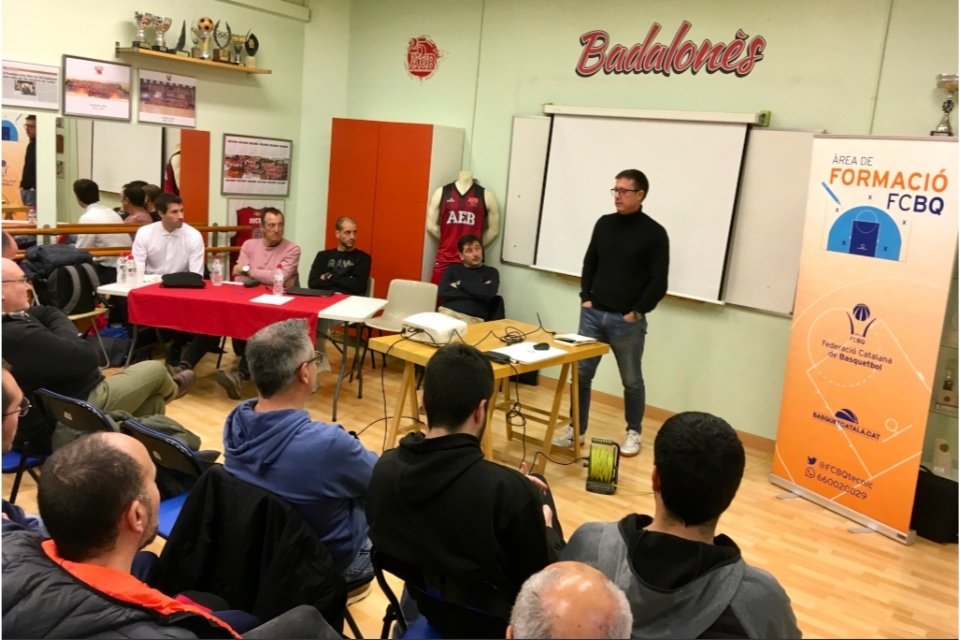 AnicetoRamirez's tweet photo. Èxit del BQ Talk per analitzar la Copa del Rei de #Badalona.
Una cinquantena d'entrenadors i entrenadores assisteixen al col·loqui entre Salva Maldonado, Mario Fernández, Jordi Martí, Albert Sàbat i Josep Maria Raventós. #ACBCopa 
@FCBQ @AEBDimonis @ACBCOM https://t.co/SveamxOA28 https://t.co/ZV9DxKixIt