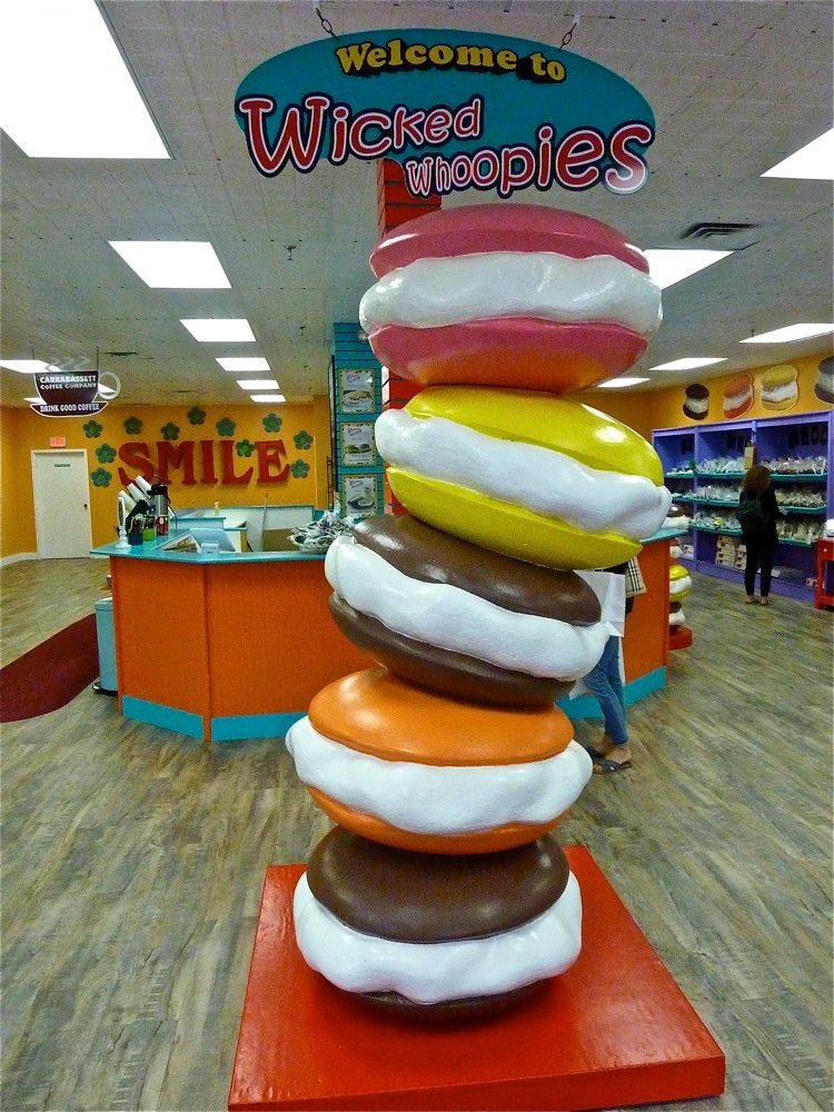 Wicked Whoopies: A sweet destination in Freeport, Maine >>> visitingnewengland.com/maine-whoopie-… 

#WickedWhoopies #Maine