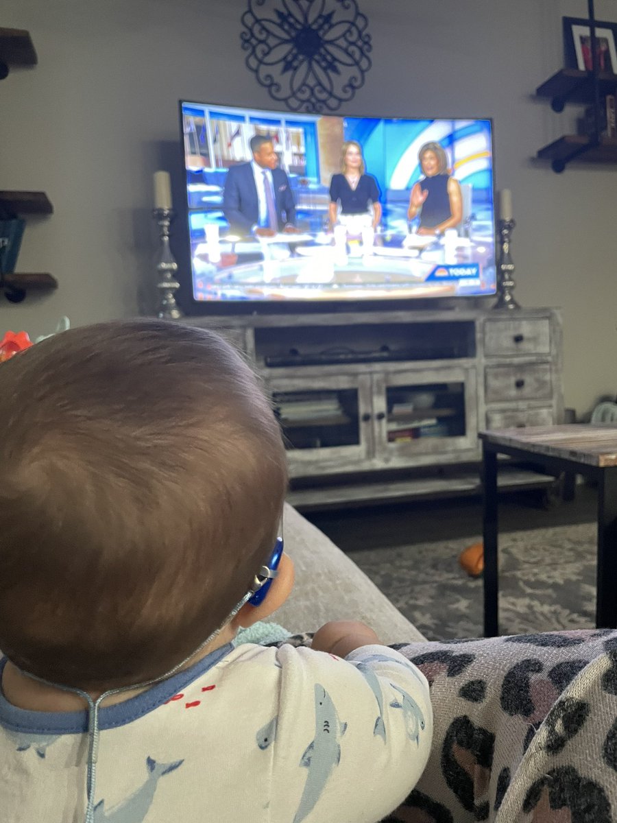 Camila29247051's tweet photo. Mornings with Baby Cooper, @hodakotb and @SavannahGuthrie are the best!!! We love @TODAYshow !!! #babyhearingloss #todayshow #HearingLoss #7monthsbaby #atx https://t.co/UeCBqad8Dn