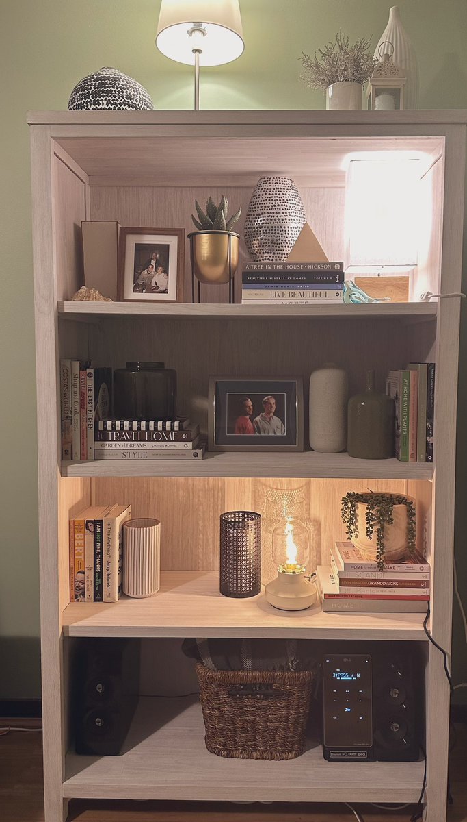 ShaktiEvo's tweet photo. Today my new wall unit for my living room arrived- see below- I’ve just finished styling it up, I think it looks ok. 

#WallUnit #InteriorDesign #StylingUp https://t.co/Q7zWRJuD6C