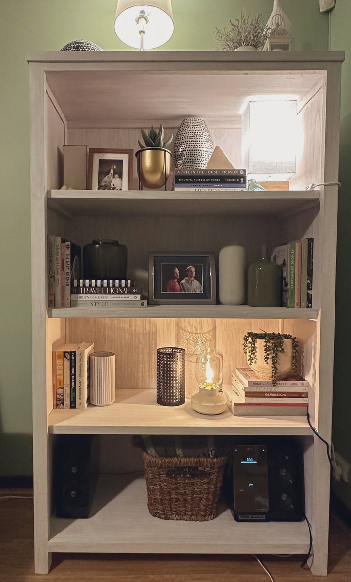 ShaktiEvo's tweet photo. Today my new wall unit for my living room arrived- see below- I’ve just finished styling it up, I think it looks ok. 

#WallUnit #InteriorDesign #StylingUp https://t.co/Q7zWRJuD6C