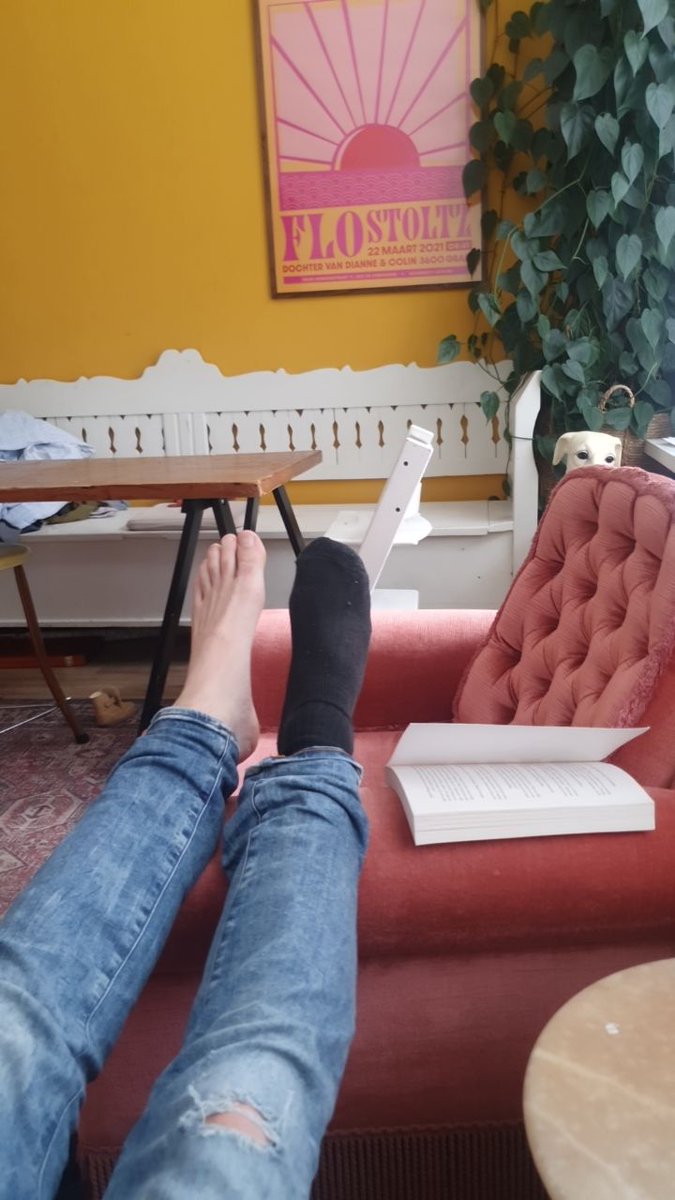 colinstoltz's tweet photo. #PSOCKS are bought per pair. So 1 or 2 or 10 but never 0.5

Otherwise youll l00k like dis https://t.co/2wAg2821r8