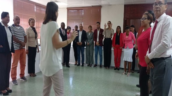 sectvulnerables's tweet photo. ¡Estamos comprometidos a continuar capacitando a nuestro personal!
Desde nuestro plan piloto: "Implementación de Mediación Comunitaria en Santo Domingo Este" estamos impartiendo el Curso de Herramientas básicas para la Mediación Comunitaria. Dictado por Katy Civolani. https://t.co/7Ll0rMPVwp