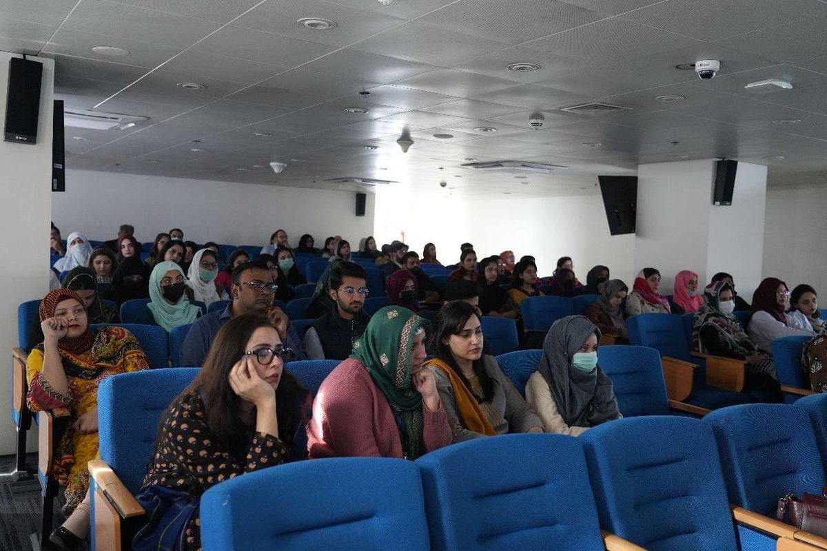 OmarChughtai's tweet image. Today at @ChughtaiLab grand rounds - Dr Hijab Batool spoke about &apos;References in Research Work.&apos; 

Chughtai Lab and Chughtai Institute of Pathology are currently conducting more than 20 research projects. 

#NeverStopLearning 
#NeverStopImproving