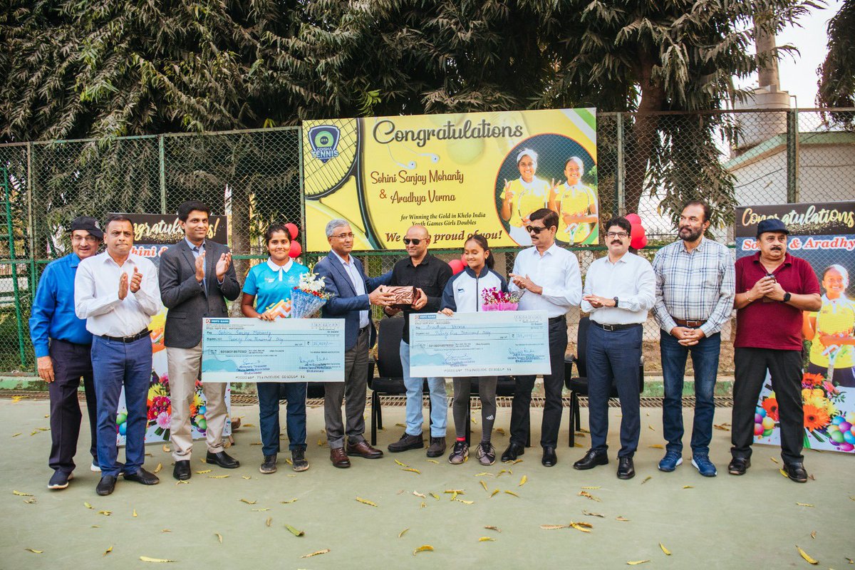 asittripathy11's tweet photo. Odisha tennis association #OTA facilitated #Sohni and #Aradhya who earned the state gold medal in tennis doubles in Khelo India. Cash prizes of 25K each and gifts for Coach Farhan Ali given. Secy Sports Vineel Krishna and OTA office bearers attended in Tennis Academy https://t.co/7FMIU8mRf3
