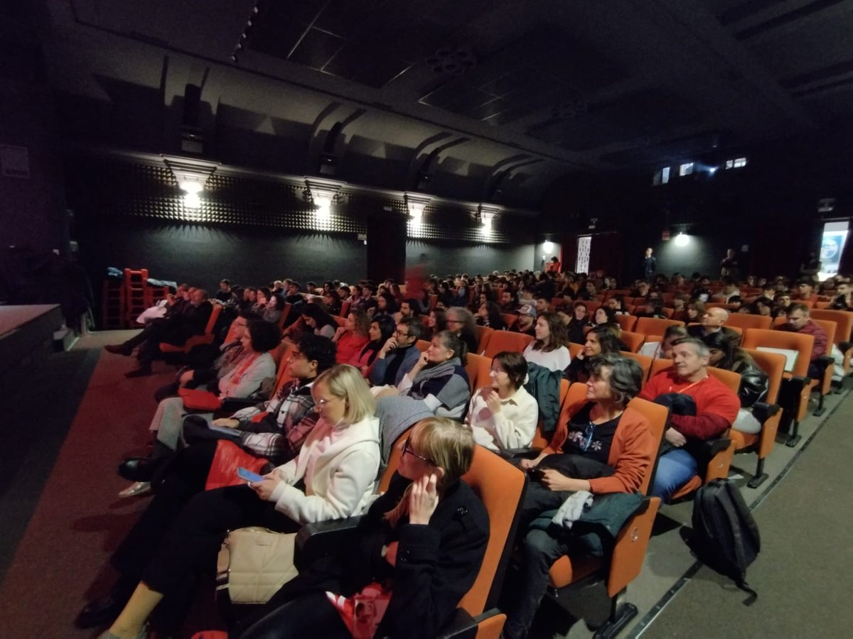EareCepCordoba's tweet photo. Lleno completo en la sesión de mañana de este primer día en las Jornadas Wow con Antonio Cobo, Daniel Benitez y Alberto Luque.
Escuela de Arte Mateo Inurria.
CEP Córdoba
Filmoteca de Andalucía

#elFactorWOW2023 #escueladeartemateoinurria
#earecepcordoba https://t.co/w9aJfwFba6