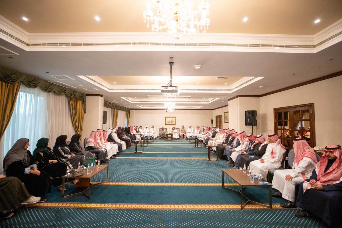 BAlkhorayef's tweet photo. التقيت في محافظة الأحساء كوكبة من أبناء الوطن وبناته في مجلس شباب المنطقة الشرقية الذين يمثلون نموذجًا مميزًا في حجم الرؤى والتطلعات والوعي الكبير لمواكبة ما نشهده من تحول مهم في ظل مستهدفات رؤيتنا العظيمة التي يشكل الشباب عمادها وحجر الزاوية في تحقيقها. https://t.co/UrPJgSTNck