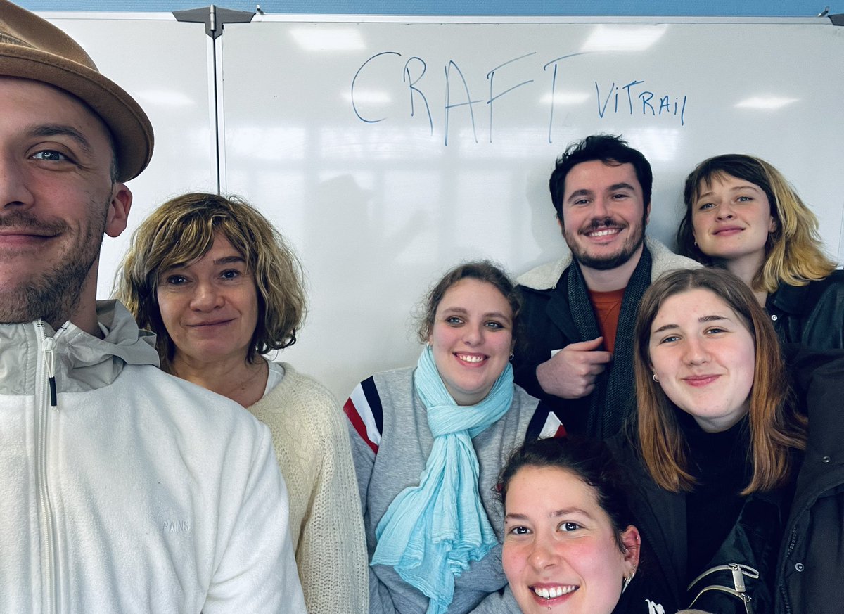 -CRAFT Vitrailliste-
La classe de 4eme découvre les métiers artistiques avec l’équipe KeatBeck!
De l’art à l’artisanat il n’y a qu’un pas!
Merci <a href="/ClgGRouault/">Collège Georges Rouault</a> pour son acceuil!

Partenaires: <a href="/ClgGRouault/">Collège Georges Rouault</a> <a href="/cnaf_actus/">Allocations Familiales</a> <a href="/caissedesdepots/">Caisse des Dépôts</a> <a href="/CentrePompidou/">Centre Pompidou</a> Drac Idf,<a href="/leszebres/">Bleu Blanc Zèbre 🦓</a>, @abrdn_FR