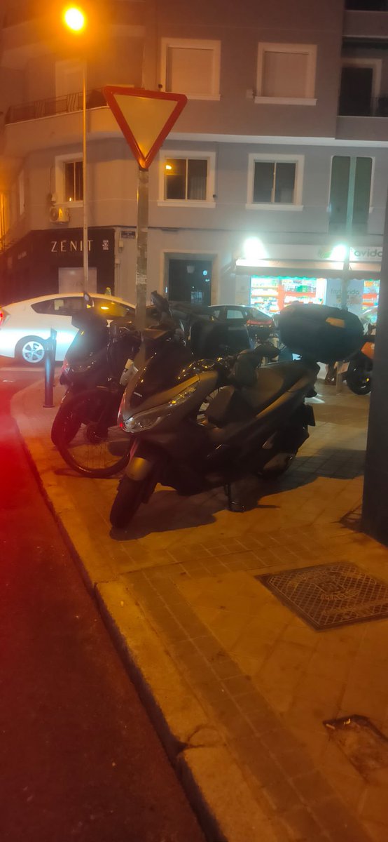 No en mi barrio (@noenunbarrio) on Twitter photo <a href="/AlmeidaPP_/">José Luis Martínez-Almeida</a> <a href="/begonavillacis/">Begoña Villacís</a> @MarianoFuentesS <a href="/SoniaCQ/">Sonia Cea Quintana</a> por donde pasamos los peatones? Una persona con movilidad reducida que hace? Cuando vais a tomar medidas y terminar con este disparate de las #cocinasfantasma en barrios residenciales? Esto es 24/7, ya está bien!!! <a href="/AlmeidaPP_/">José Luis Martínez-Almeida</a> <a href="/begonavillacis/">Begoña Villacís</a> @MarianoFuentesS <a href="/SoniaCQ/">Sonia Cea Quintana</a> por donde pasamos los peatones? Una persona con movilidad reducida que hace? Cuando vais a tomar medidas y terminar con este disparate de las #cocinasfantasma en barrios residenciales? Esto es 24/7, ya está bien!!!