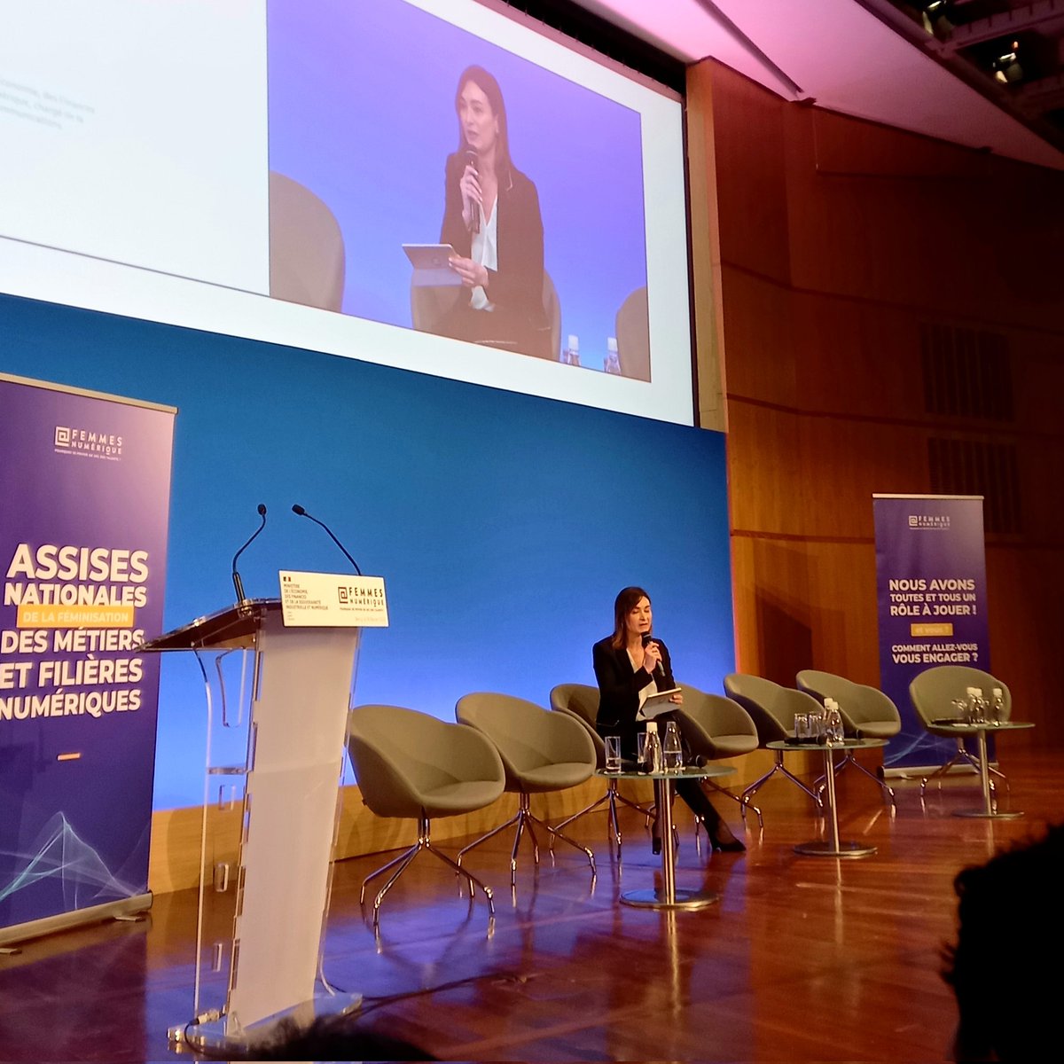 Alexis Kauffmann (@framaka) on Twitter photo Introduction des Assises par <a href="/marjoriepaillon/">Marjorie Paillon</a> : "Quand je serai grande, je veux devenir <a href="/ColletIsabelle4/">Isabelle Collet</a> !" ;)
#FemNum23 Introduction des Assises par <a href="/marjoriepaillon/">Marjorie Paillon</a> : "Quand je serai grande, je veux devenir <a href="/ColletIsabelle4/">Isabelle Collet</a> !" ;)
#FemNum23