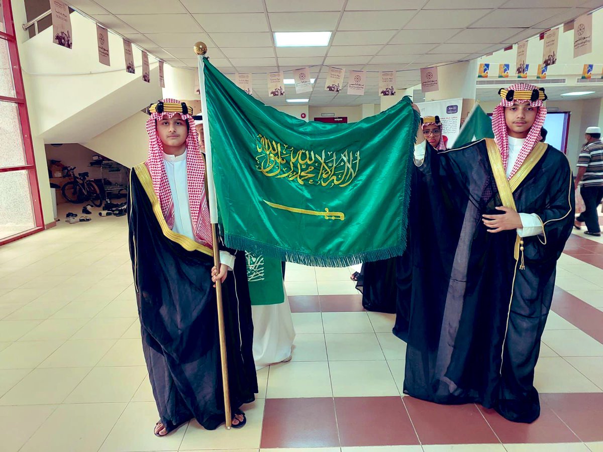 apiri_1's tweet photo. اقامت متوسطة عدي بن حاتم بمحافظة جدة  حفل بمناسبة #يوم_التاسيس تحت شعار #يوم_بدينا بقيادة الأستاذ علي السلمي والذي أكد أن هذه الذكرى الغالية تجسد لنا الفخر و الولاء وتجدد مجد ثلاثة قرون من العز والأمجاد والتاريخ الذي يحكي عن بطولات خالدة لوطن عظيم بقيادة حكيمة.
@MOE_JDH_14_1094 https://t.co/Kgz1HQw9HM