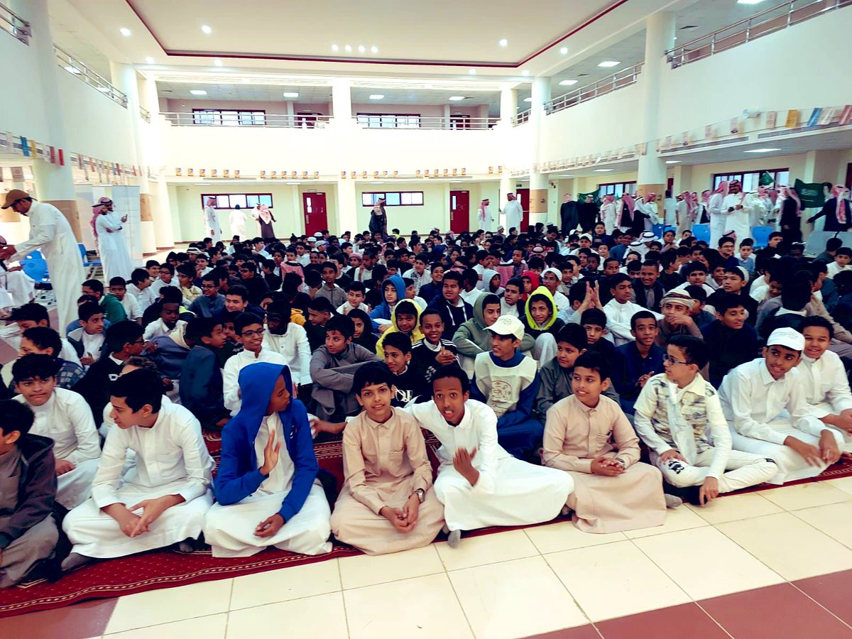 apiri_1's tweet photo. اقامت متوسطة عدي بن حاتم بمحافظة جدة  حفل بمناسبة #يوم_التاسيس تحت شعار #يوم_بدينا بقيادة الأستاذ علي السلمي والذي أكد أن هذه الذكرى الغالية تجسد لنا الفخر و الولاء وتجدد مجد ثلاثة قرون من العز والأمجاد والتاريخ الذي يحكي عن بطولات خالدة لوطن عظيم بقيادة حكيمة.
@MOE_JDH_14_1094 https://t.co/Kgz1HQw9HM