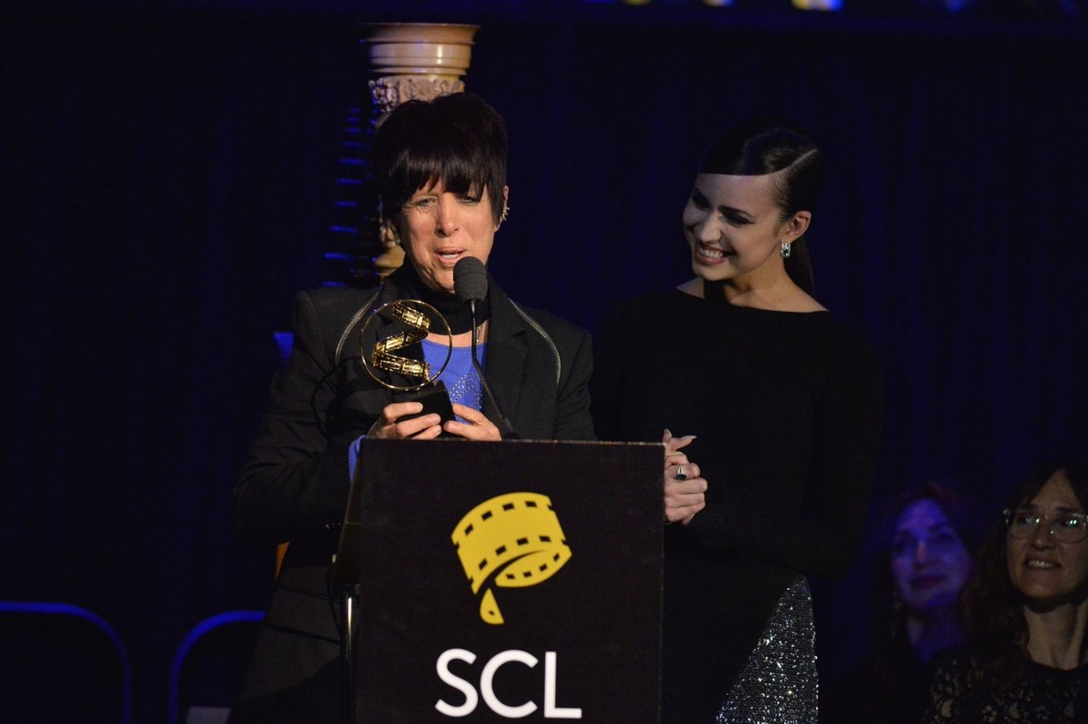 sofiacoffice's tweet photo. a moment to always keep it in our hearts @The_SCL @SofiaCarson @Diane_Warren #sclawards #dianewarren #sofiacarson #carsonator #oscars #applause #tellitlikeawoman https://t.co/owPcmz7CLZ