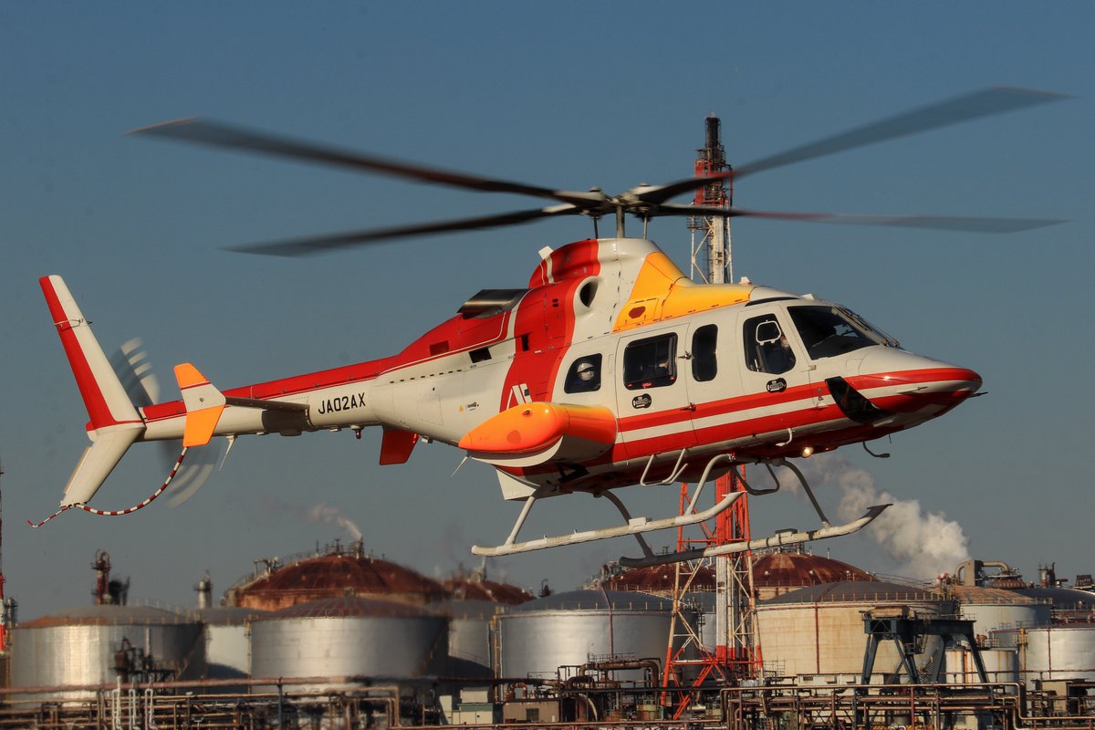 yuhi_Air2397's tweet photo. 関東地方整備局枠で参加したJA02AX
BELL430が⁉️
青空順光のもと⁉️
工場バックで⁉️
最高じゃあないですか‼️
こりゃ大阪から見に来る価値ありますよ👍
(いつもの持病を拗らせております。優しいスポッターの方は処方箋代わりに430の写真をコメントにお寄せください笑)
#関東地方整備局
#BELL430 https://t.co/TOzdDNmXIa