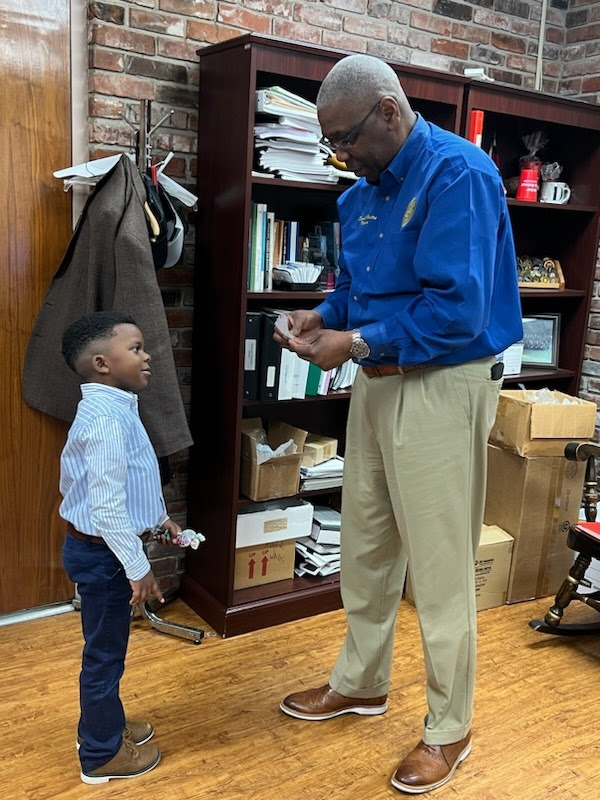 BakerCommerce's tweet image. Mayor Waites Meets with Youth Constituent

Mayor Waites had a visit on Thursday 2/9/2023 from 6-year-old Myles McCray.