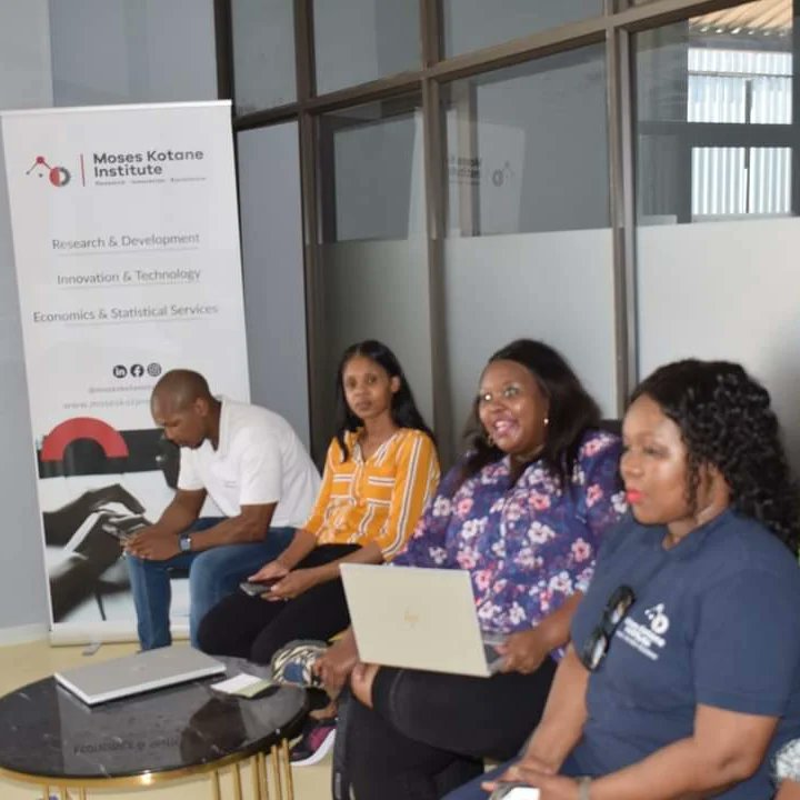 moseskotaneinst's tweet photo. MKI Digital Centre Roadshows❗️❗️❗️
Stop no: 2 Jozini Digital Centre, at eNdumo, Jozini.
#MKI
#digitalcenter
#Roadshows
#innovation
#Accenture https://t.co/cuHRHq0cAb