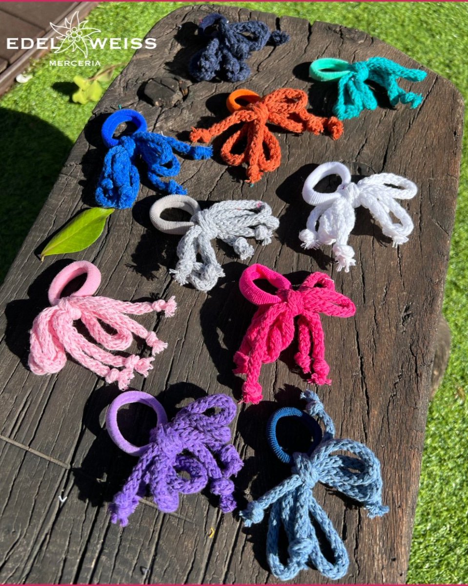 MercEdelweiss's tweet photo. 🆕 LAZOS DE ALGODÓN 🆕
 
Teníamos los cordones sueltos y nos preguntabais por los lazos hechos, y ¡ya los tenemos!

En 16 colores diferentes, para que elijas el que más te guste y decores tu pelo con él.

¡Son cómodos, fáciles y dan un toque de estilo extra a cada peinado! https://t.co/pIRHtgyvmq