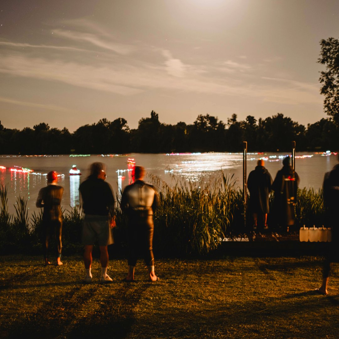 Can you spot the swimmers on the lake? Sign up to our 24hr swim relays for a unique night-time swim. levelwater.org/swim-events

@photosbyjessose__ 
@sheppertonopenwaterswim