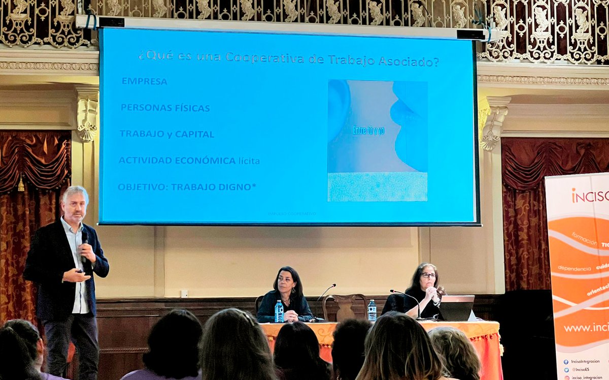 clam_coop's tweet photo. 🆕#ClamCoop, representada por su presidente, @SQuerol , ha partido en la Jornada regional “Nuevos modelos de negocio y nuevas formas de emprender” un encuentro para conocer la #EconomiaSocial enmarcado dentro del #ProyectoCES de @IncisoES  que se ha celebrado hoy en #CiudadReal. https://t.co/Bt5NeRlJsE
