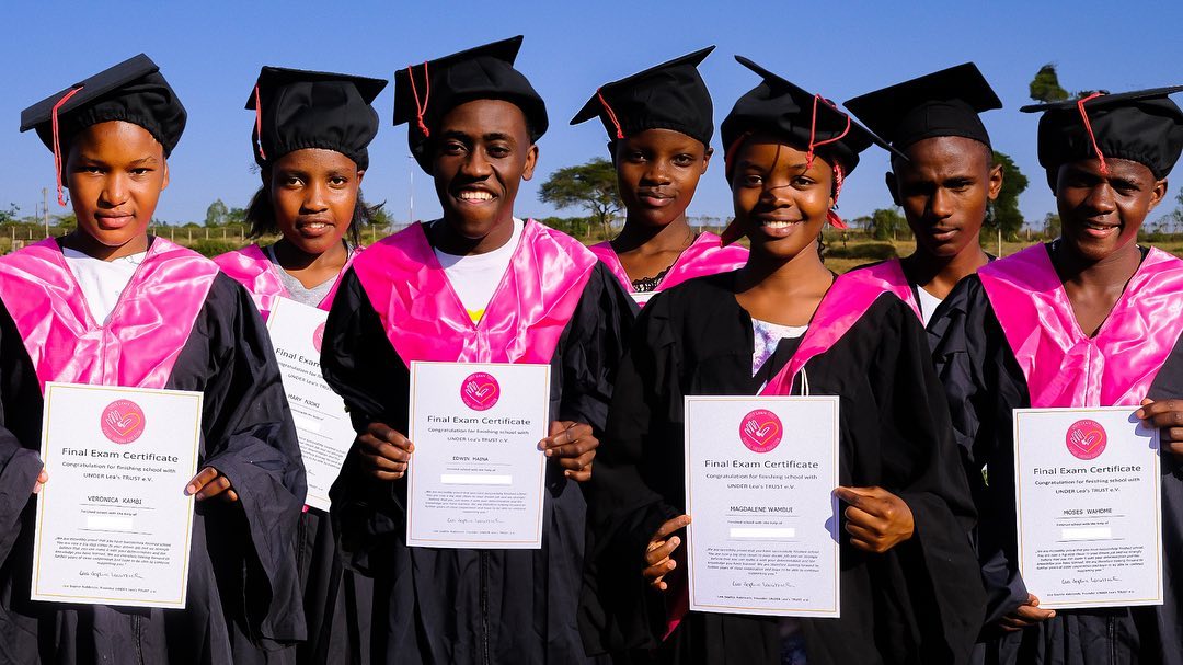 Let us introduce our school graduates 2023🎓♥️
I can’t be more proud and about what they accomplished. And even to top that, they all want to volunteer for ULT and help more children to go to school ♥️
#underleastrust #ULT #FutureThroughEducation #EducationCannotWait #graduation