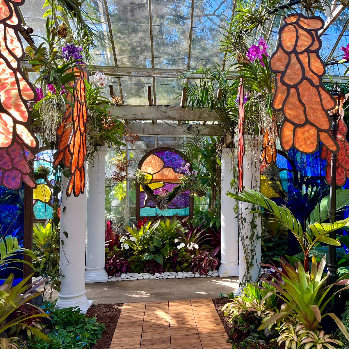 Tiffany believed that inspiration for art and design should be found in nature. ❤️🌺🌳 #FLCulturalCoast

Now open at Selby Gardens, the Tiffany: The Pursuit of Beauty in Nature exhibition showcases an array of Tiffany's stained-glass windows and will be on view until June 25.