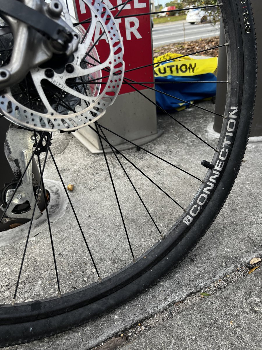 ilsaloneorl's tweet photo. @Wawa  the tire free air you guys offer….DONT WORK AT ANY LOCATION …second time try to use and deflate my tire AGAIN … https://t.co/DSkOUwWp4H