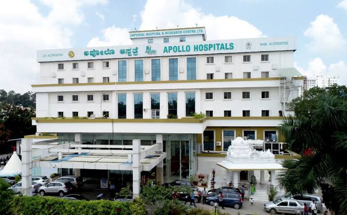 Joined @ApolloKarnataka as Consultant, UroOncology & Robotic surgery. Grateful to @drginil for being a phenomenal mentor. Looking forward to a great career ahead with the dream team @manoharlaser