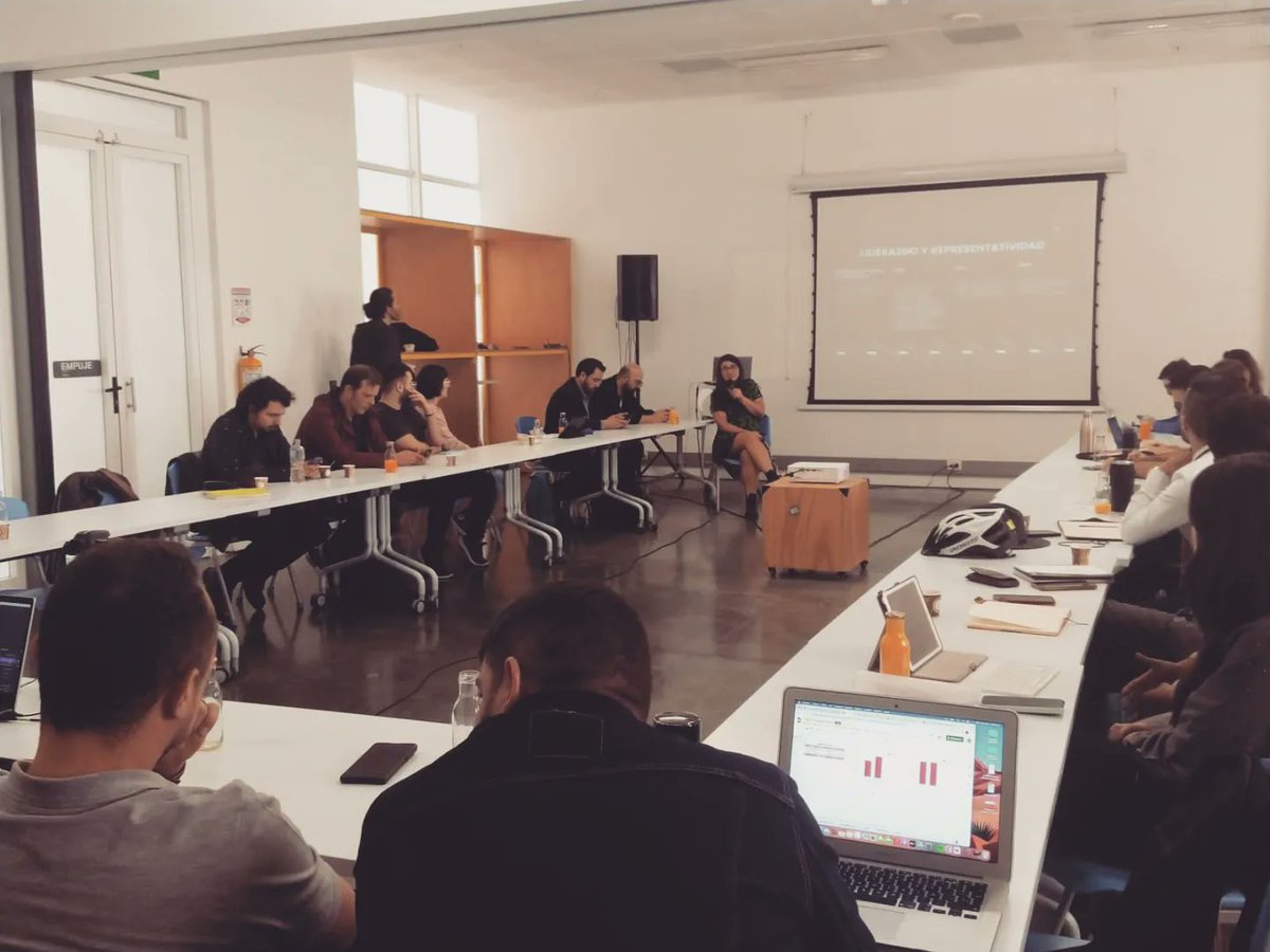 _chilemusica's tweet photo. 🇨🇴Gracias a todxs quienes participaron en el Encuentro del Sector Musical: "Aprende sobre modelos de asociatividad", organizado por #elpauer y @Circulart. Seguimos nuestro camino de exportación por el 🌎. #somoselpauer https://t.co/NxfIUhvU4v
