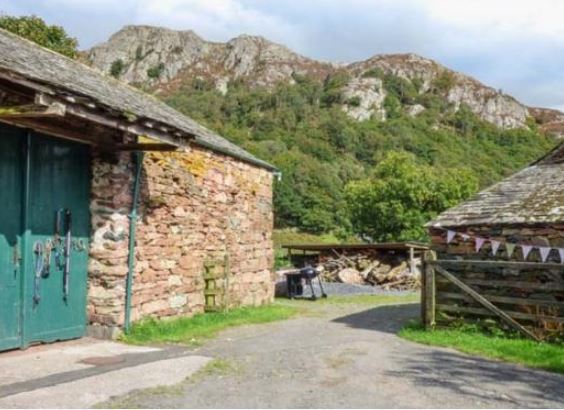 TheHolidayCots's tweet image. Pets are welcome to stay at High Wallabarrow Cottage which is set in a unspoilt corner of the Lake District.
🛌Sleeps 1-5
theholidaycottages.co.uk/Cumbria/2812
#Ulpha #BroughtoninFurness #Cumbria #PetsWelcome #HolidayCottage #LakeDistrictNationalPark #Walking #Unspoilt #Remote #DuddonValley