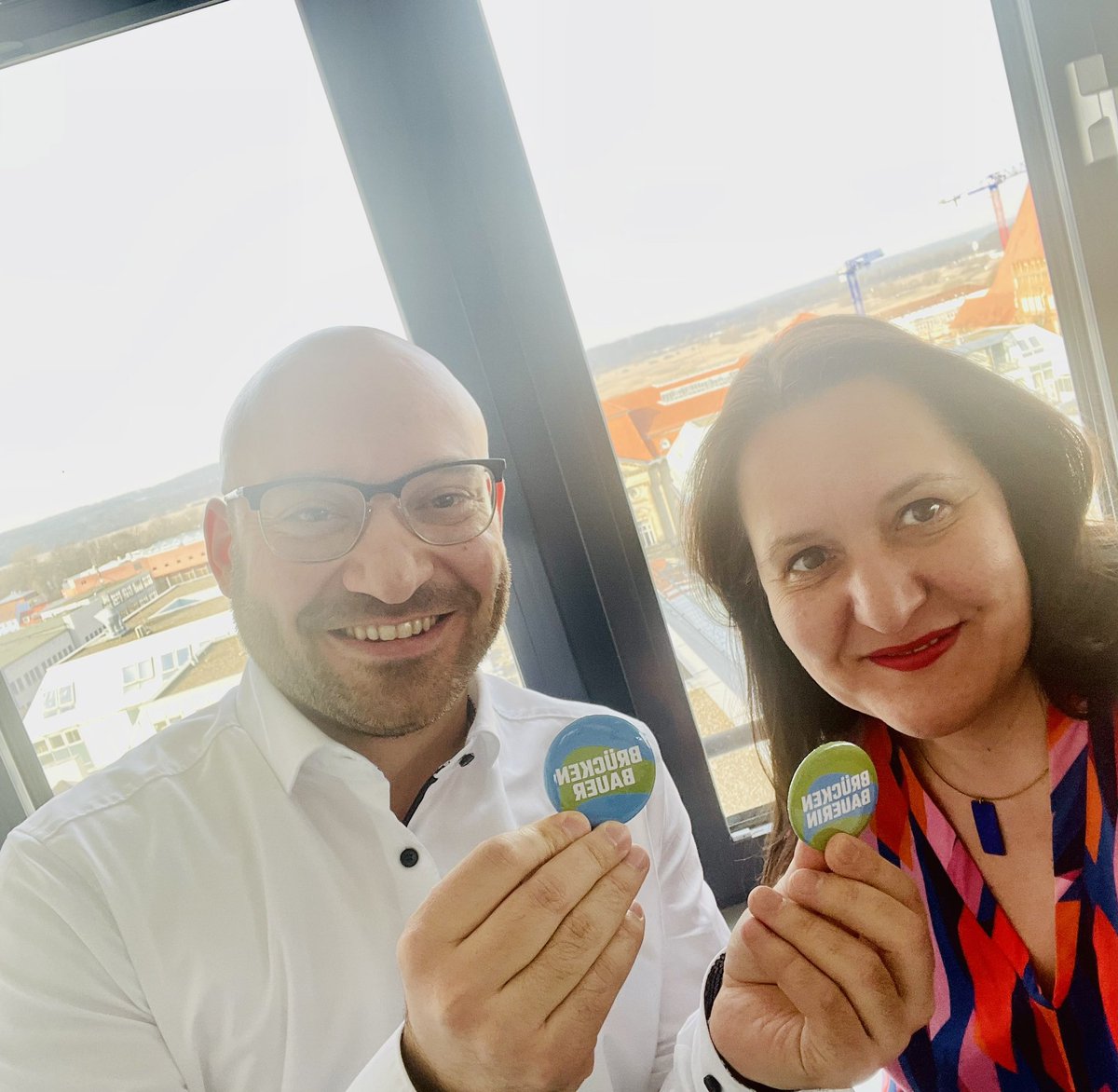 Grüße aus <a href="/BrueckenbauerFF/">Stadt der Brückenbauer:innen</a>. 
Wir denken weiter. 
Wir machen weiter.