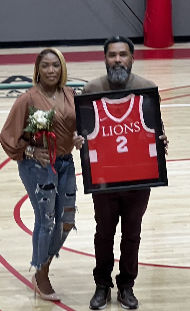 Tammy Holmes tweet media