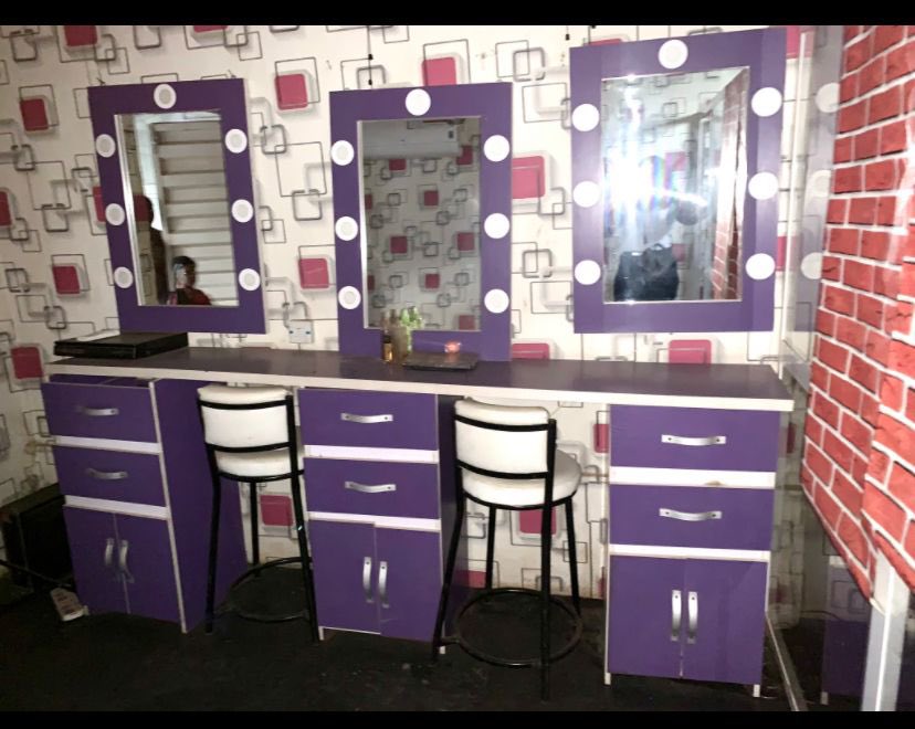 Description: Neatly used mirror and drawer set available for sale PRICE: 150k LOCATION: Gowon Estate DEFECT: None Available for immediate pick up Send a dm or call 07036245685 Arsenal Breaking News APC Governor Iyabo Ojo IT IS DONE