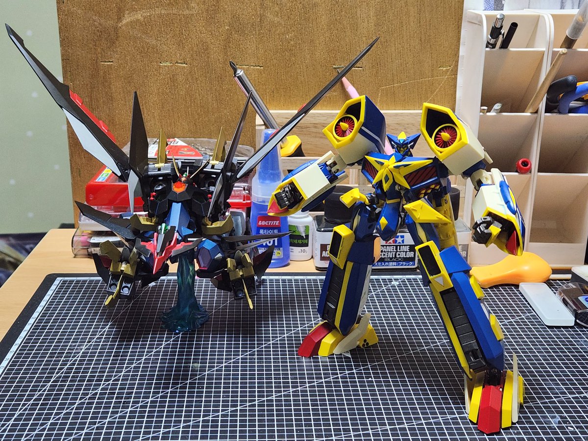 BASTARD860530's tweet photo. 久しぶりに ハーフアイ変形、合体を少し、
OGはアクションフィギュアのようです。
驚くべきこと...🤯
#STUDIOHALFEYE
#スタジオハーフアイ https://t.co/sNIc72KYga