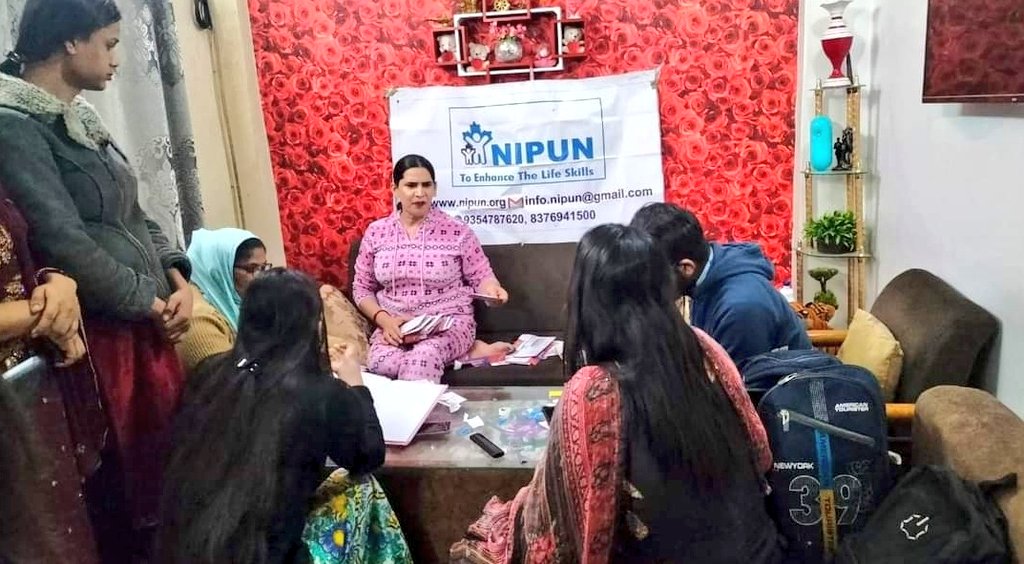InfoNipun's tweet photo. #CommunitySensitizationProgram 

#NIPUN is running a targeted intervention project for the #Transgender at #Kapashera, New Delhi. The main objective of this project is to empower the target group and provide them health services and sensitize them towards HIV/AIDs. https://t.co/eWpRhYf4cI