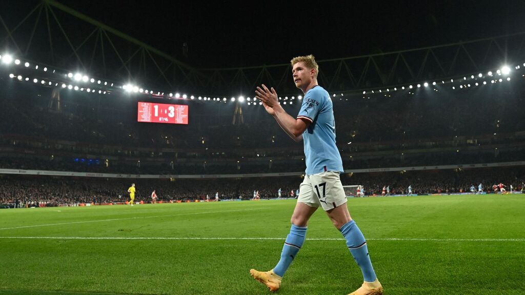 CFootRTBF's tweet photo. [DIABLEMENT🇧🇪FOOT] Buteur, Kevin De Bruyne nargue les supporters d’Arsenal : "Je peux avoir une bière ?" #CFootRTBF https://t.co/B3gGZMeF2P #DEVILTIME #cdmRTBF https://t.co/thkzrGVqWT