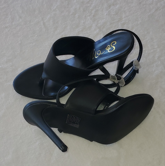 RubyChristene's tweet image. So good I had to share! Check out all the items I'm loving on @Poshmarkapp #poshmark #fashion #style #shopmycloset #some: posh.mk/DPChBv7Gsxb