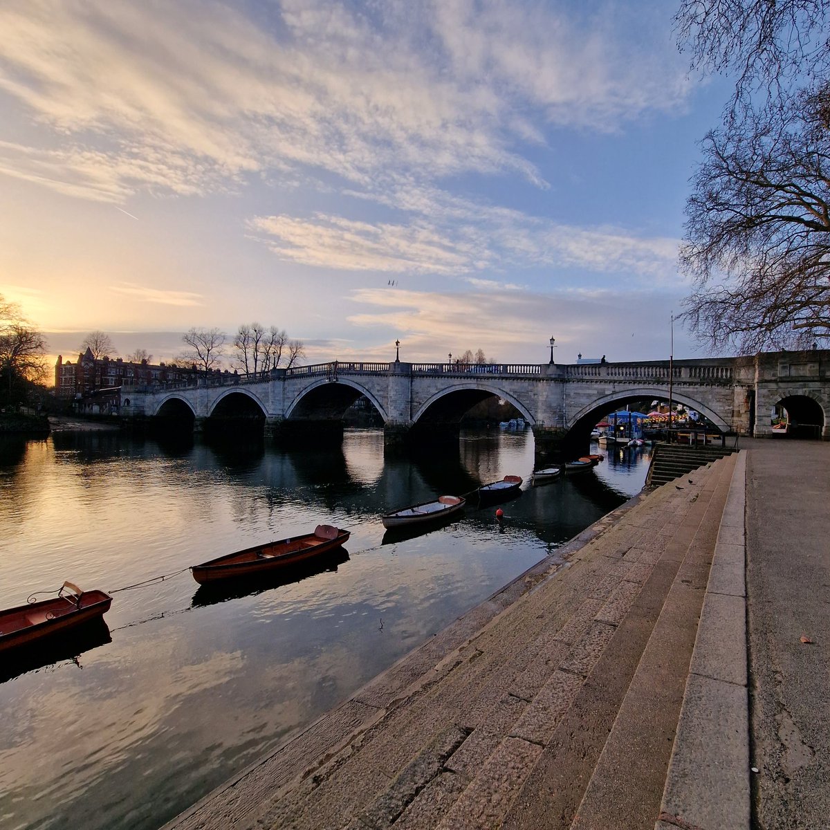 snoozeebear's tweet photo. A day with walking bestie, on the Thames Path - Hampton Court to Richmond. Lovely way to spend a sunny Wednesday in February #Thamespath https://t.co/Or55IVAPB9