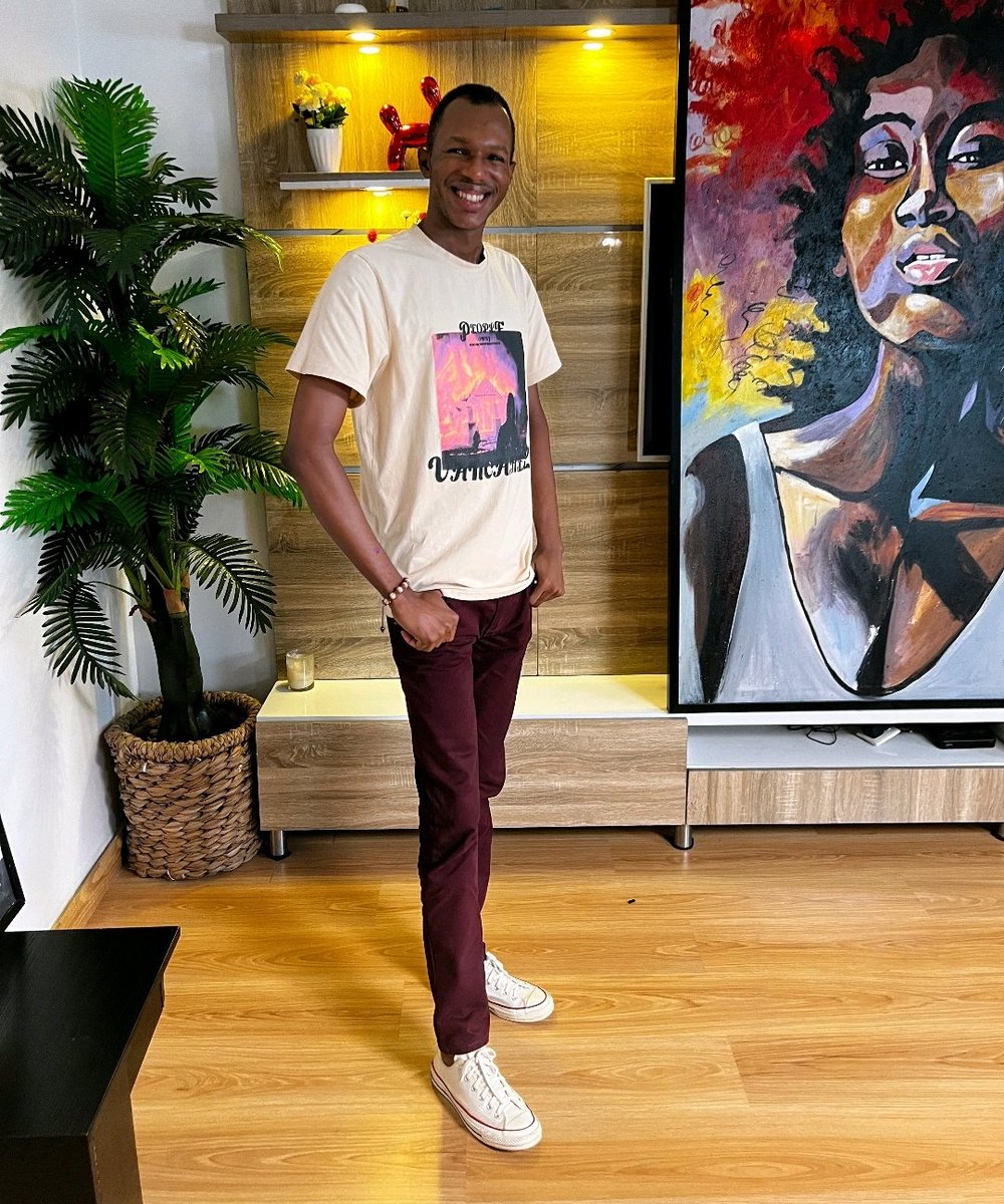 DanielRegha's tweet photo. Okrika has never looked so good; I'm a true fashion icon &amp; that's on periodt...😍 https://t.co/EdoacO32fx